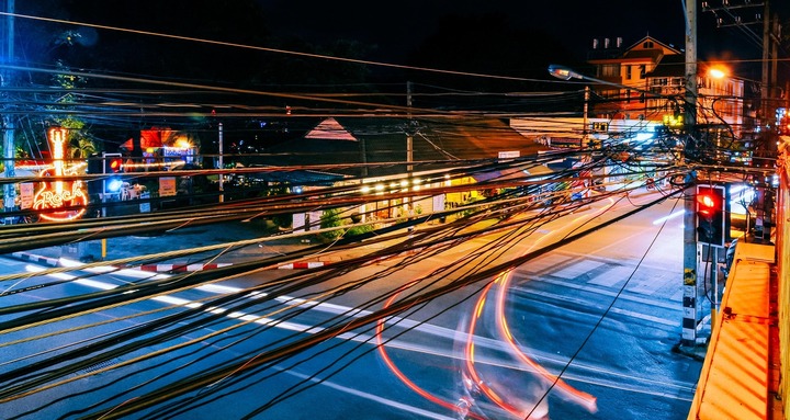 Straße bei Nacht